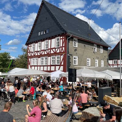 Bild vergr��ern: Die Alte Vogtei stand am Wochenende im Zentrum des Dorffestes des Heimatvereins.