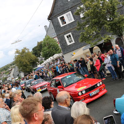 Bild vergr��ern: Die Zieleinfahrt der Siegerland Classic am Sonntag geh�rte zu den H�hepunkten des Festwochenendes.