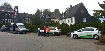Bild vergr��ern: Das Burbacher Mobilanagebot auf einem Blick (v.l.): B�rgerbus, BEA und das Hickenmobil.
