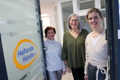 Bild vergr��ern: Haben die Gesch�ftsstelle an der Nassauischen Stra�e 15 im Griff (v.l.): Andrea Stolz, Christine Sahm und Christiane Buck.