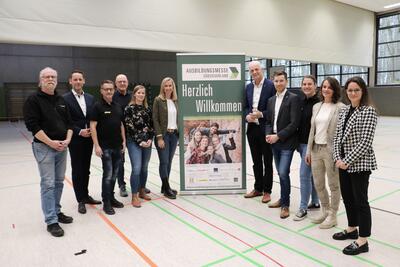 Bild vergr��ern: Der F�rderkreis der Ausbildungsmesse und die B�rgermeister der Gemeinden im s�dlichen Siegerland freuen sich auf die 7. Ausgabe der regionalen Ausbildungsmesse.