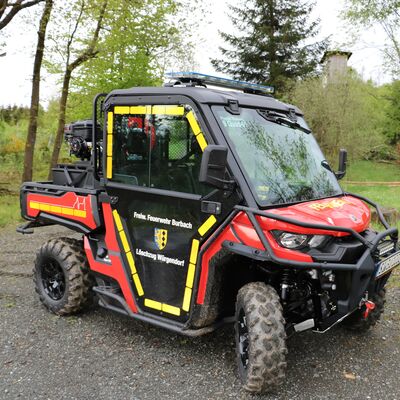 Bild vergr��ern: Das neue Spezialfahrzeug in seinem �nat�rlichen Lebensraum�. �Florian Burbach 9 Quad-01� wird voraussichtlich h�ufiger im Wald zum Einsatz kommen.