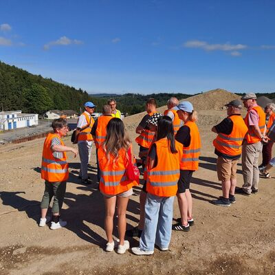 Bild vergr��ern: Erste Station: Deponie Fludersbach.