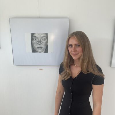 Bild vergr��ern: Noch bis zum 9.8.2024 sind die detaillierten Bleistiftzeichnungen von Michelle von M�nchow in der R�mergalerie zu sehen.
