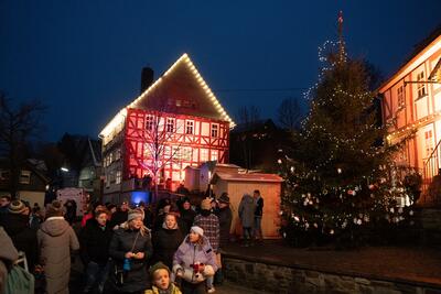 Bild vergr��ern: Der 30. Lichterzauber verwandelt den Orstkern zwischen R�mer und Vogtei am 2. Adventswochenende in eine festliche Kulisse.