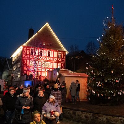 Bild vergr��ern: Der 30. Lichterzauber verwandelt den Orstkern zwischen R�mer und Vogtei am 2. Adventswochenende in eine festliche Kulisse.