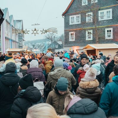 Bild vergr��ern: Am 2. Adventswochenende ist der Burbacher Ortskern der 