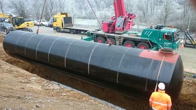 Bild vergr��ern: Zwei L�schwassertanks wurden in Wahlbach eingegraben, um die L�schwasserversorgung im Ernstfall zu sichern.