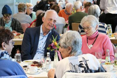 Bild vergr��ern: B�rgermeister Christoph Ewers begr��te die G�ste zum letzten Mal als B�rgermeister zum Seniorenfr�hst�ck. Ab n�chstem Jahr will er als 