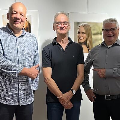 Bild vergr��ern: Die drei Fotografen Andreas Berger, Peter D�ber und Lothar Schneider