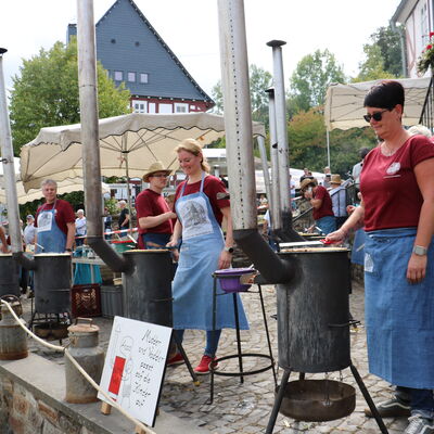 Bild vergr��ern: Vogteifest - original nur mit frischen D�ggelsbl�dzze.