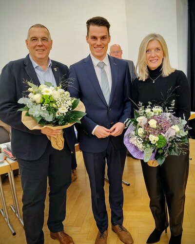 Bild vergr��ern: Heide Heinecke-Henrich und Thomas Heuschkel (l.) bleiben auch unter B�rgermeister Jonas Becker (M.) stellvertretende B�rgermeisterin bzw. stellvertretender B�rgermeister.