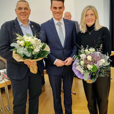 Bild vergr��ern: Heide Heinecke-Henrich und Thomas Heuschkel (l.) bleiben auch unter B�rgermeister Jonas Becker (M.) stellvertretende B�rgermeisterin bzw. stellvertretender B�rgermeister.