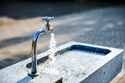 Bild vergr��ern: Brunnen