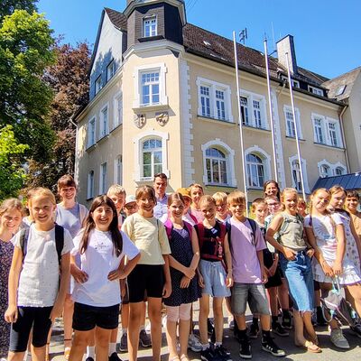 Bild vergr��ern: Grundschule Hickengrund Teil 2: Die Parallelklasse, die 4b, kam nur wenige Tage sp�ter auf Stippvisite an den Eicher Weg 13.