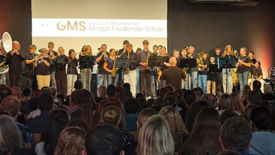 Bild vergr��ern: Die WP-Musikkurse gestalteten das Programm des Festaktes mit.