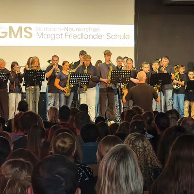 Bild vergr��ern: Die WP-Musikkurse gestalteten das Programm des Festaktes mit.