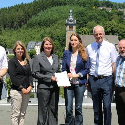 Bild vergr��ern: Im Nachgang der offiziellen Bescheid�bergabe f�r das Regionalmanagement trafen sich jetzt die B�rgermeister der LEADER-Gemeinden Burbach, Neunkirchen und Wilnsdorf mit dem Vorstandsvorsitzenden und dem hiesigen Regionalmanagement.