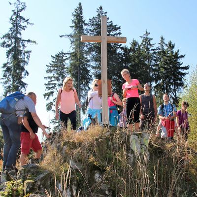 Bild vergr��ern: Das Gipfelkreuz auf den Tr�delsteinen ist erreicht