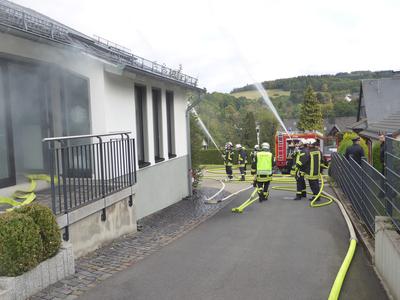 Bild vergr��ern: Brandbek�mpfung am Gemeindehaus