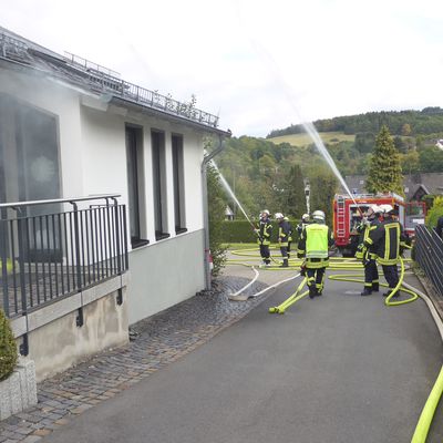 Bild vergr��ern: Brandbek�mpfung am Gemeindehaus