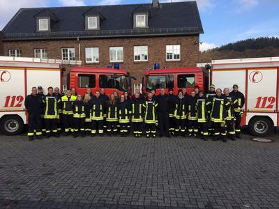 Bild vergr��ern: Pr�fung bestanden: Feuerwehrleute aus Burbach absolvierten Lehrgang der 