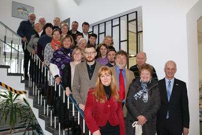 Bild vergr��ern: Eine Gruppe der Diakonie aus Lettland war jetzt unter anderem in Burbach zu Gast. B�rgermeister Christoph Ewers begr��te die Besucher im Rathaus.