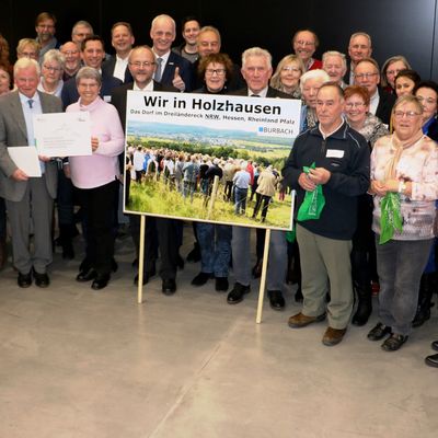 Bild vergr��ern: Im Rahmen der Internationalen Gr�ne Woche in Berlin konnte die Dorfgemeinschaft Holzhausen die Silberauszeichnung anl�sslich des Bundeswettbewerbs �Unser Dorf hat Zukunft� in Empfang nehmen.