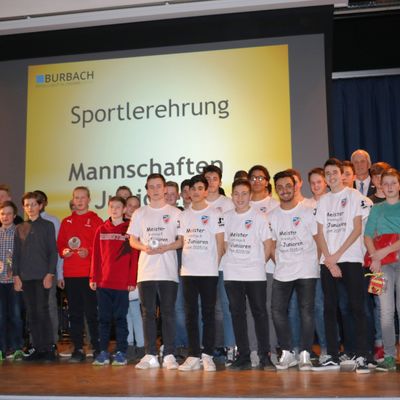 Bild vergr��ern: Die erfolgreichsten Juniorenmannschaften wurden jetzt bei der Sportlerehrung der Gemeinde Burbach und des Gemeindesportverbandes Burbach ausgezeichnet.