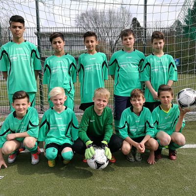 Bild vergr��ern: Erfolgreiche Teilnahme am DFB-Schul-Cup: Die Jungenmannschaft der Gemeinschaftlichen Sekundarschule Burbach-Neunkirchen wurde Kreismeister.